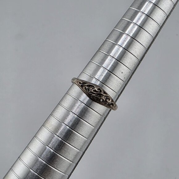 925 Sterling Silver Ring Filigree Dainty Band Size 7.5 Boho Jewelry Stackable - Picture 1 of 7